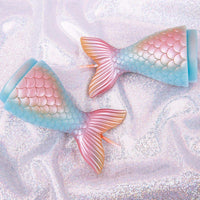 A colorful Metallic Mermaid Tail Candle from Southlake Gifts.