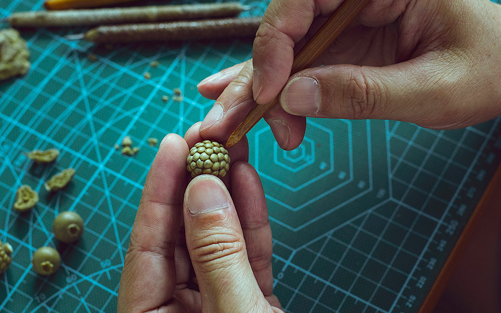 The photo that teaches you how to do the design of a Candle.