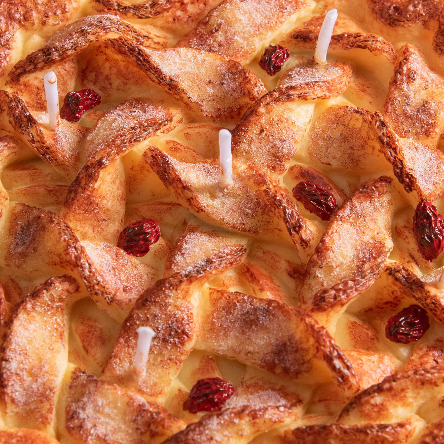 Southlake Gifts Apple Pie Candle – closer look at the detailed lattice crust candle top with raisins, realistic baked pie look.