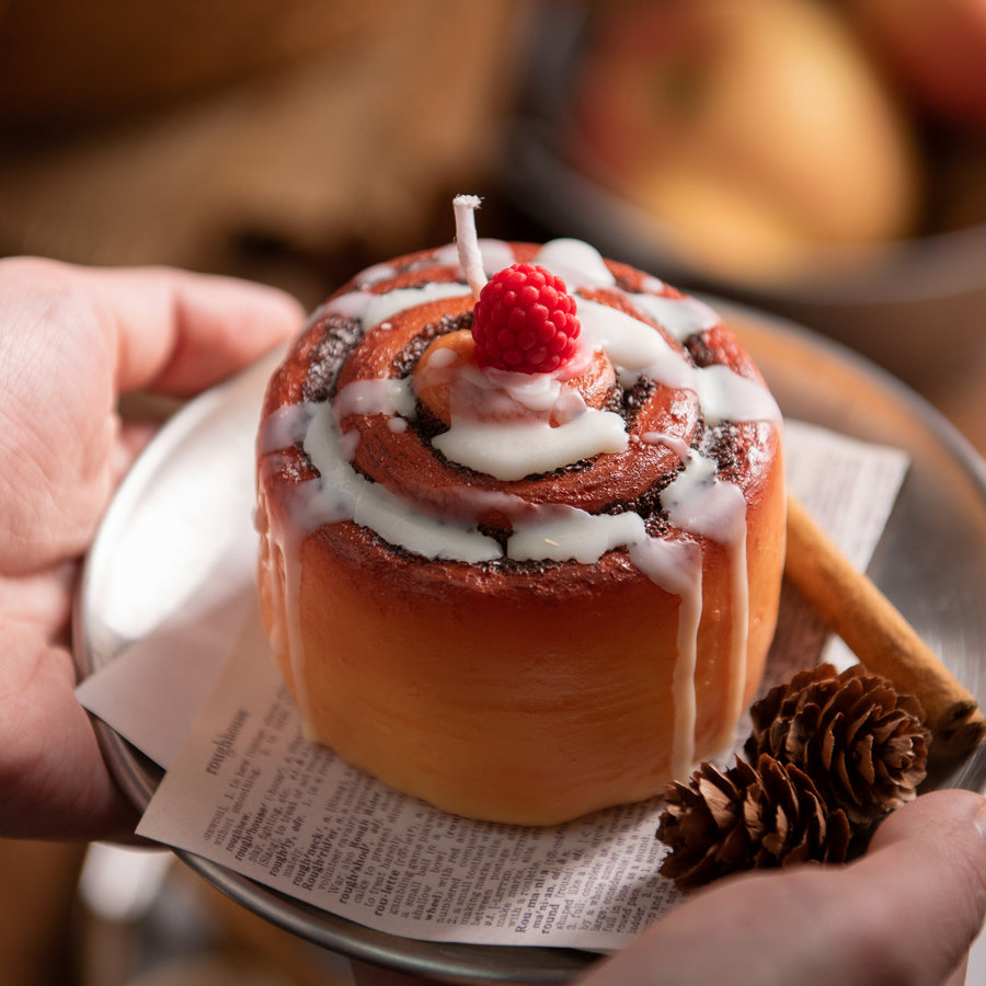 A closer look at the cinnamon roll candle from Southlake Gifts