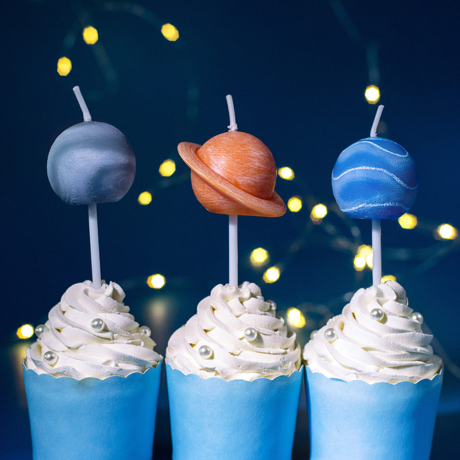 Add beauty to your cake or cupcakes with these adorable miniature planet toppers.