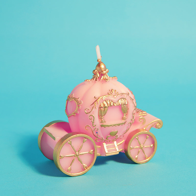 A touch of luxury for your home with this Pumpkin Carriage Candle.